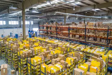 Distribution warehouse with packaged goods on conveyor